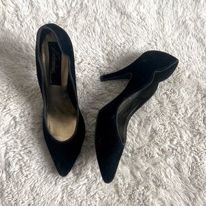 VINTAGE black velvet pointed toe high heeled pumps